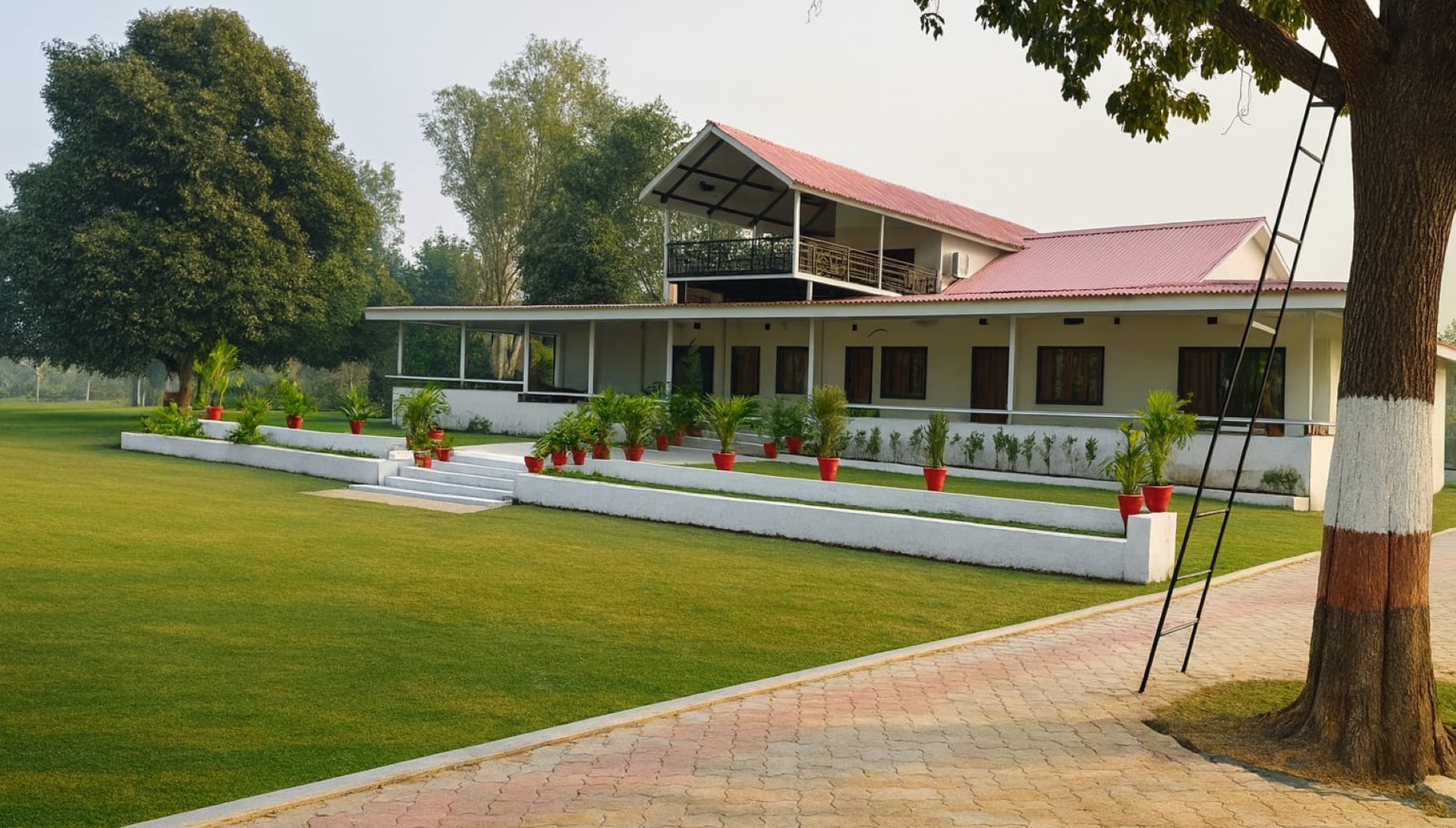 Paradise Hotel
